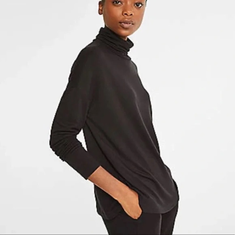 Lou & Grey Lightweight Turtleneck